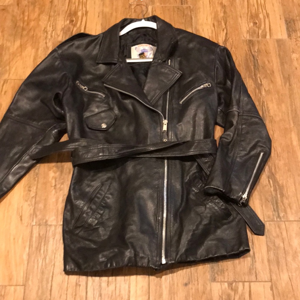 Women’s size medium leather trench jacket!!